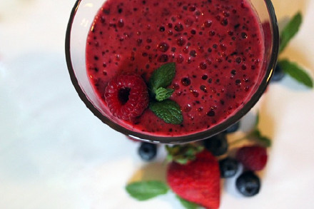 Berry kick-start smoothie