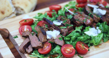 Pepper steak with salad and parmesan