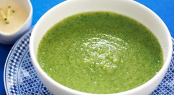Rocket and broccoli detox soup